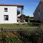Oda ve Kahvaltı La Serpauderie 4*